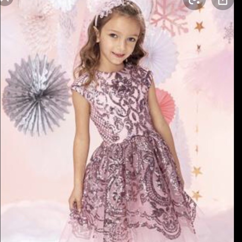 🍭Adorable sequined party dress w/ capelet 🍭